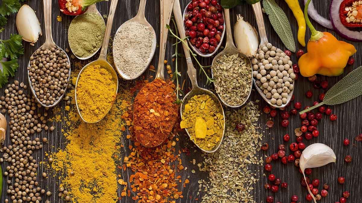 ادویه ضد التهاب چیست؟ آشنایی با ادویههای طبیعی برای سبک زندگی سالم